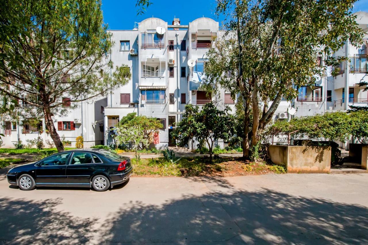 로비니 Apartman Bellana 아파트 외부 사진